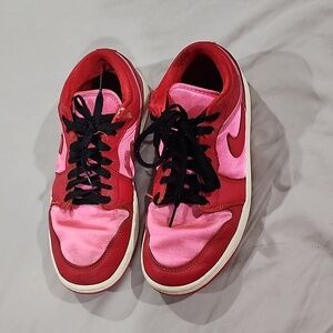 Nike Women's Red and Pink Sneakers